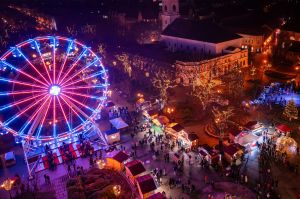 Ünnepi fénnyel, adventi programokkal telt meg hétről hétre Kecskemét Főtere a Téli Csodaország és Kecskeméti Advent karácsonyi forgatagában a Kecskeméti Hírös Agóra szervezésében