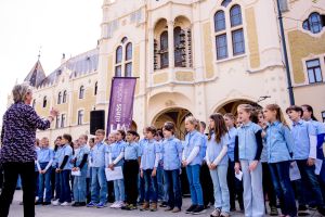 A Kecskeméti Hírös Agóra és a Kecskeméti Drámapedagógiai Műhely idén 30. alkalommal szervezte meg a Versmondók Találkozóját