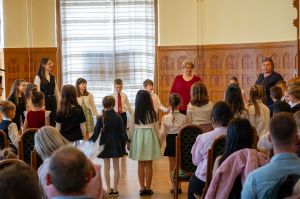 Idén immár 30. alkalommal került megrendezésre a Kecskeméti Hírös Agóra szervezésében a Versmondók Találkozója, amelyen ezúttal Buda Ferenc születésének 90. évfordulójára emlékeztünk