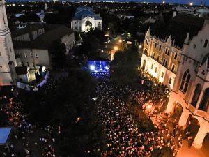 Fantasztikus hangulatban zárult a Kecskeméti Hírös Agóra 5. Street Food Street Art és Borsétánya, ahol több ezren kapcsolódtak ki Kecskemét Főterén